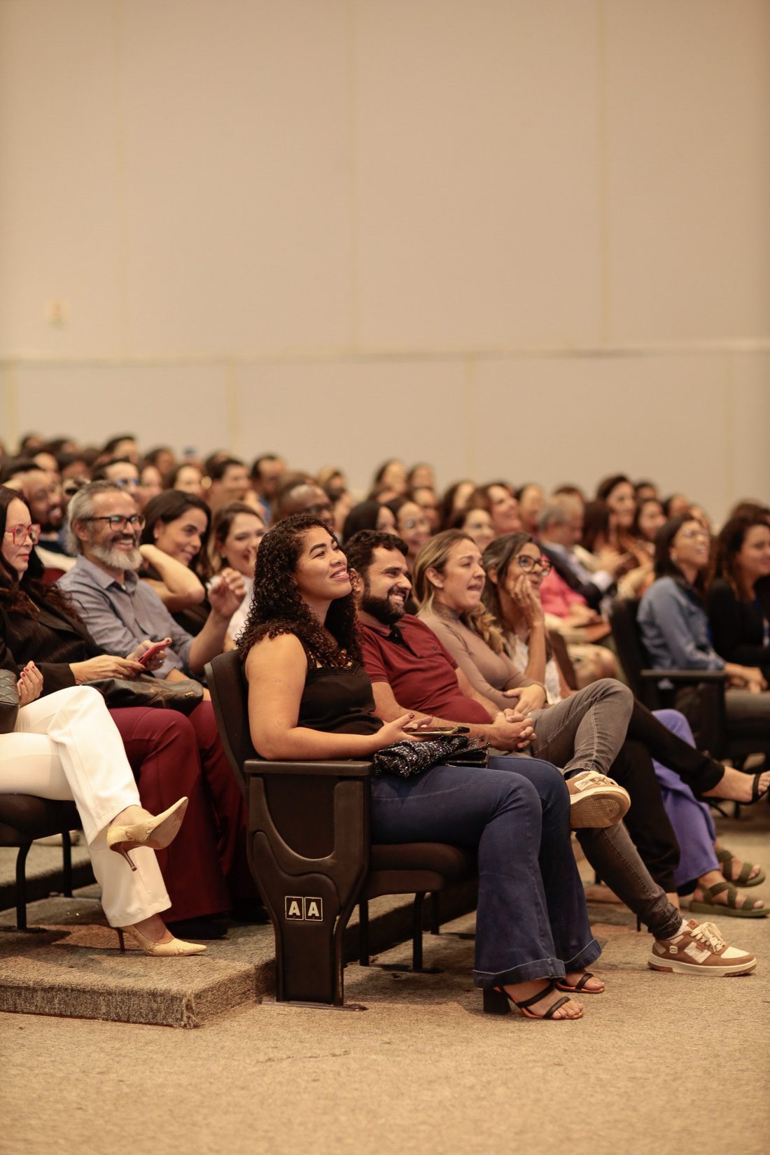 Público sentado no auditório durante evento do UniDoctum